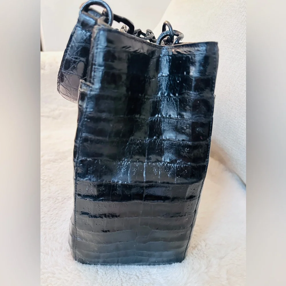 NANCY GONGALES ALLIGATOR SHOULDER HANDBAG.
Like New - Picture 7 of 14
